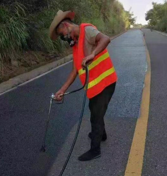 丹东路面喷涂翻新彩色步道施工方案