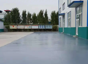 丹东彩色路面喷涂翻新的材料对冬季
